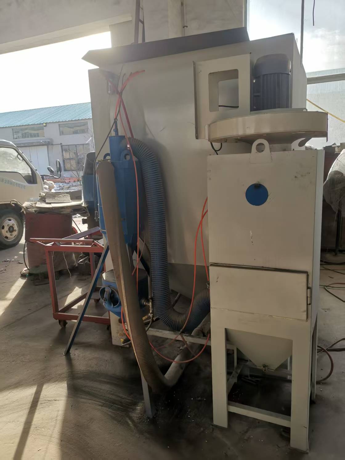 出售轉(zhuǎn)讓全封閉小型噴砂機(jī)