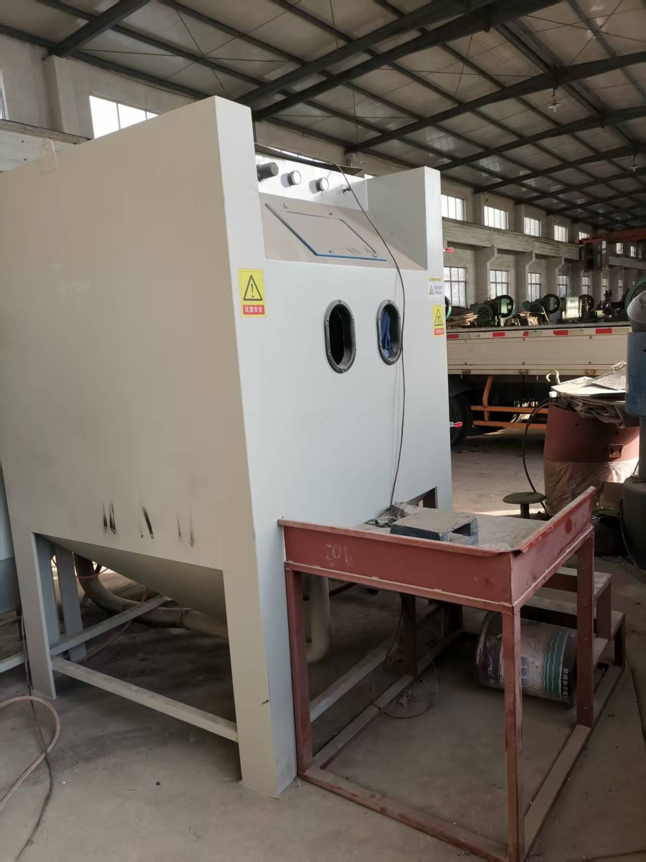 出售轉(zhuǎn)讓全封閉小型噴砂機(jī)