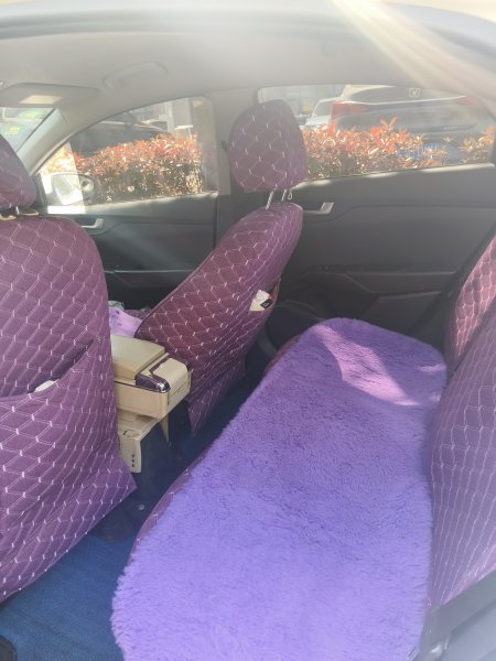 出售現(xiàn)代悅納個(gè)人一手車