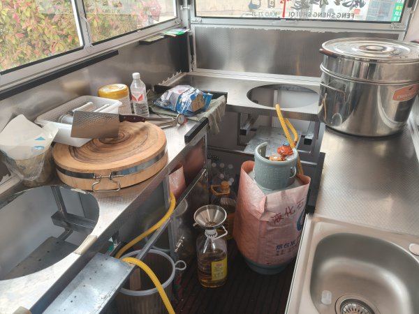 电动三轮餐车