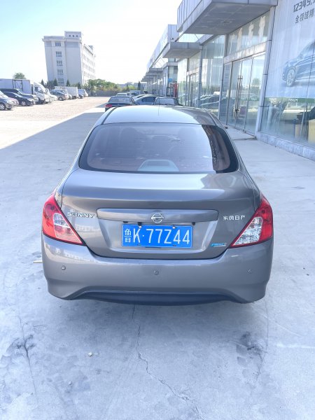 急賣一手2016年新款日產(chǎn)尼桑陽光轎車