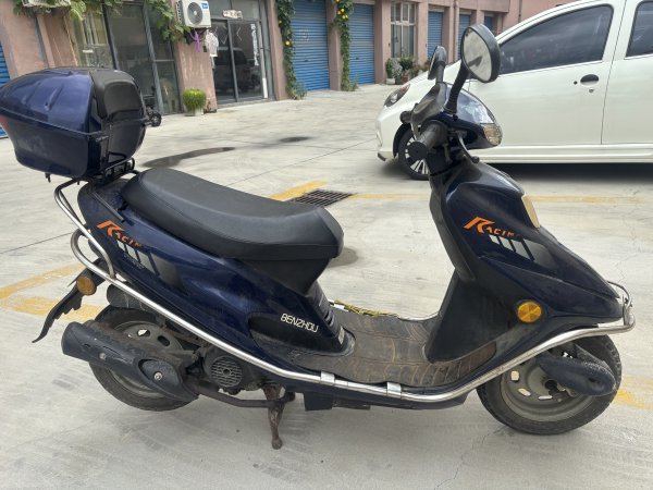 文登卖铃木 150 电喷摩托车手续齐全