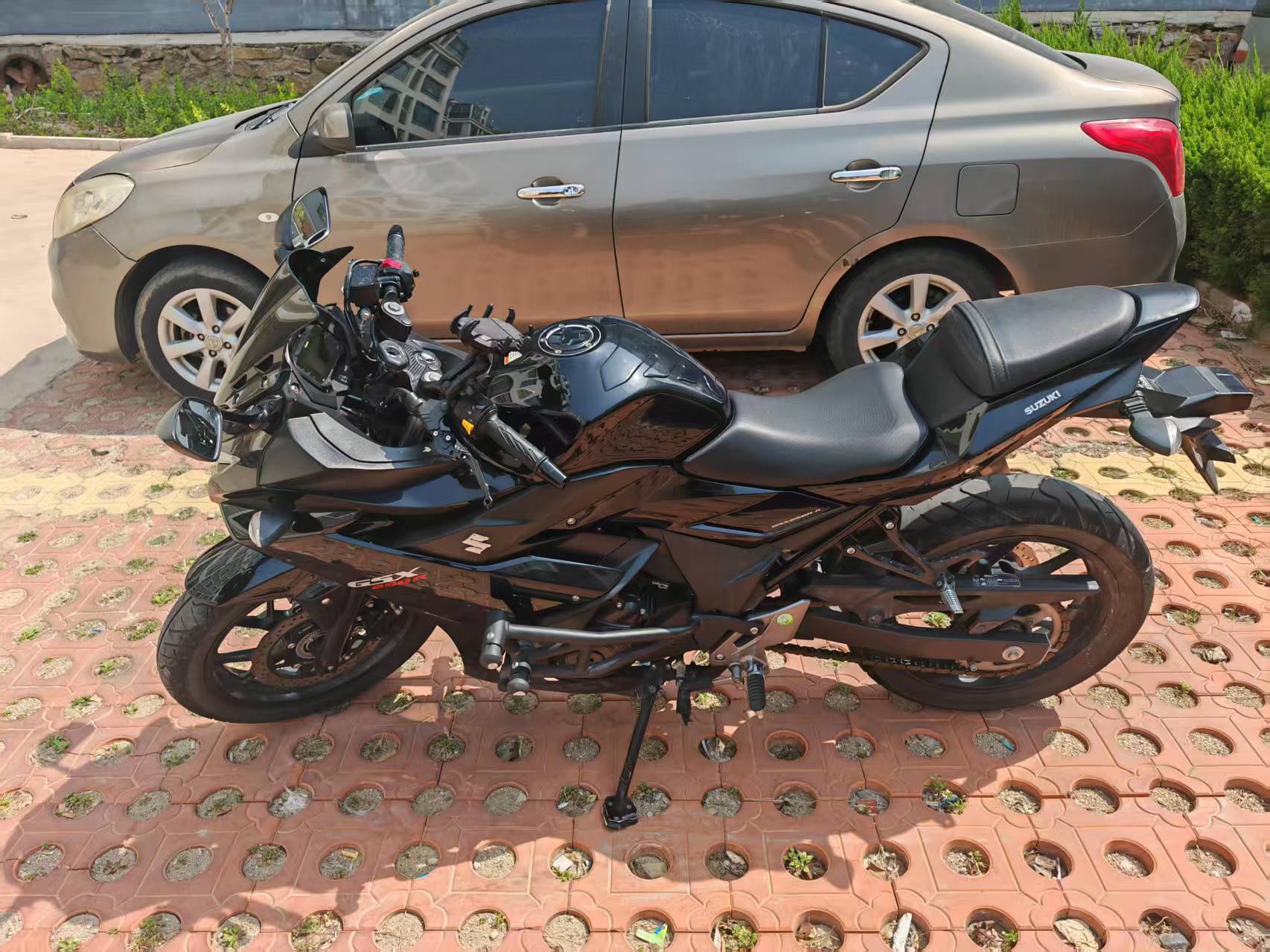 铃木gsx250 摩托车