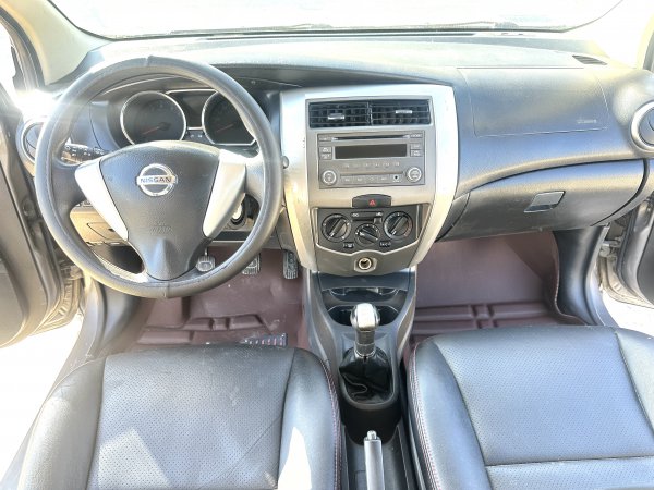 急卖一手2015年新款尼桑骊威车