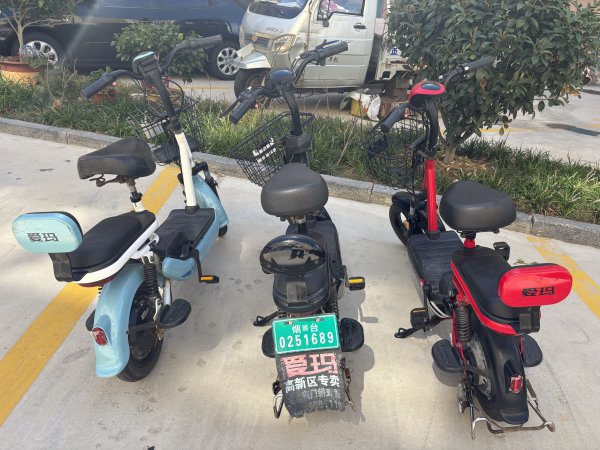 文登卖几台**爱玛电动车