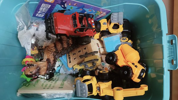 肥大女羽绒服及大量玩具便宜转让