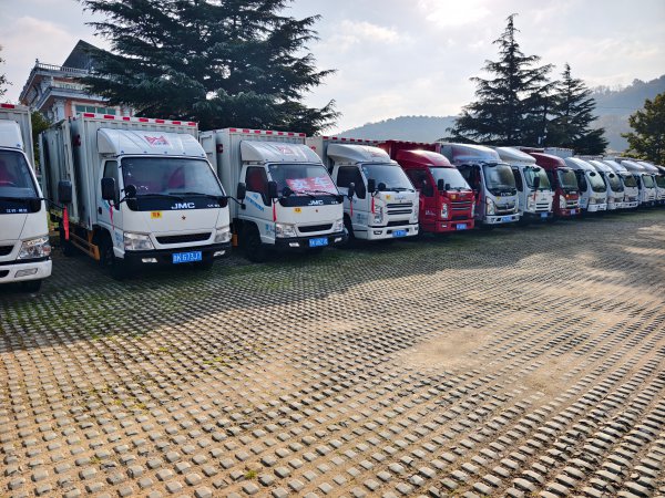 江铃顺达4.2米箱货多台出售