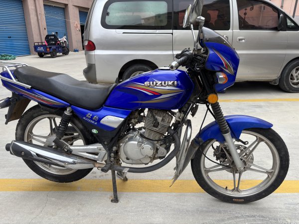 文登卖几台精品豪爵铃木钻豹 125