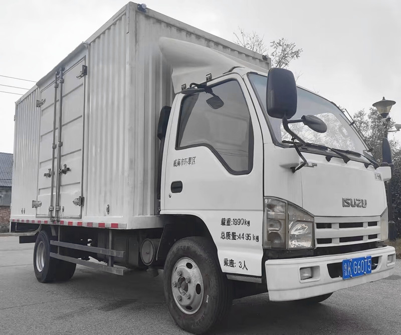 国五五十铃四米二宽体厢货