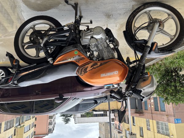 文登 1500 元卖嘎嘎新的钱江龙 125 摩托车