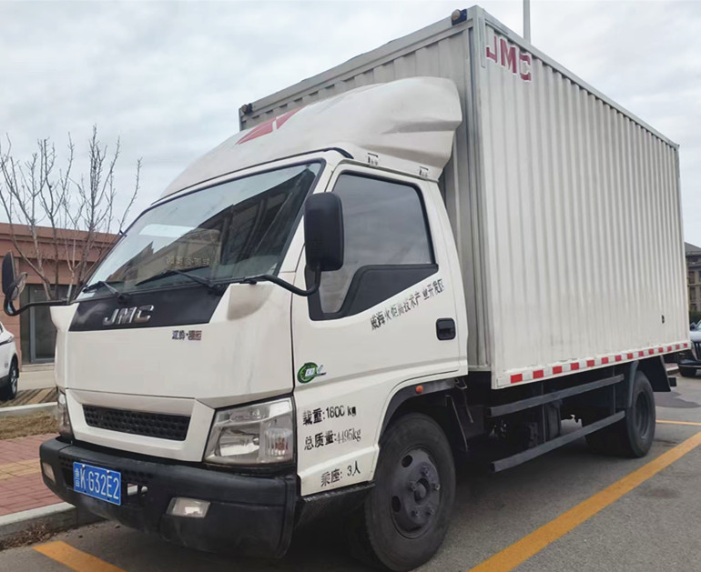 近2020年江铃四米二宽体厢货