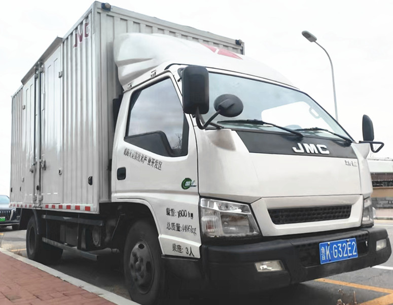 近2020年江铃四米二宽体厢货