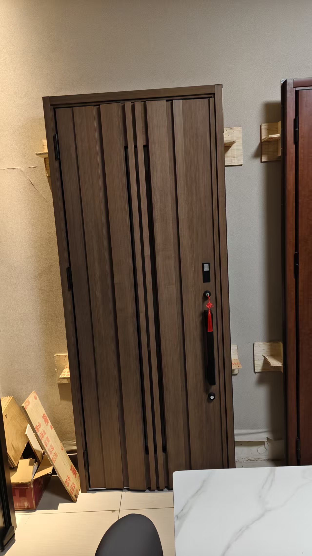 样品厨柜清仓大甩卖，台湾进口敦国防盗门清仓，日本进口骊住防盗门清仓