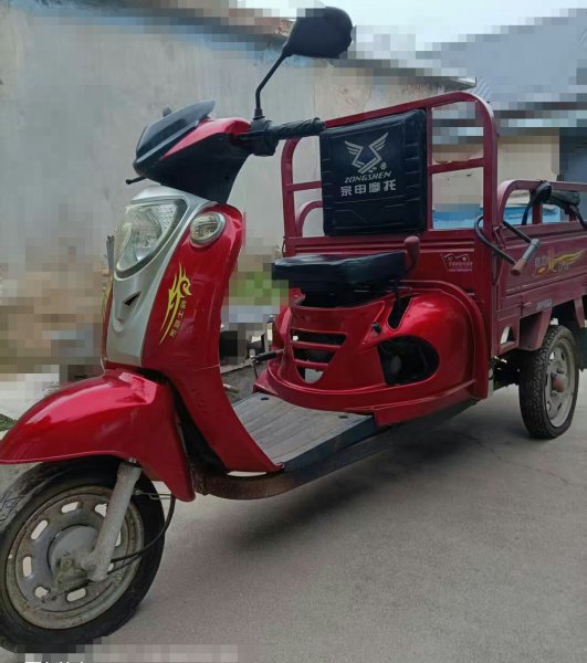 8成新燃油三轮车转让
