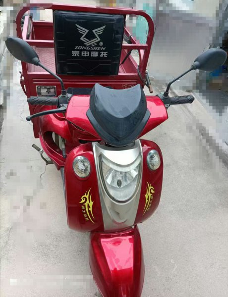 燃油三轮车低价转让