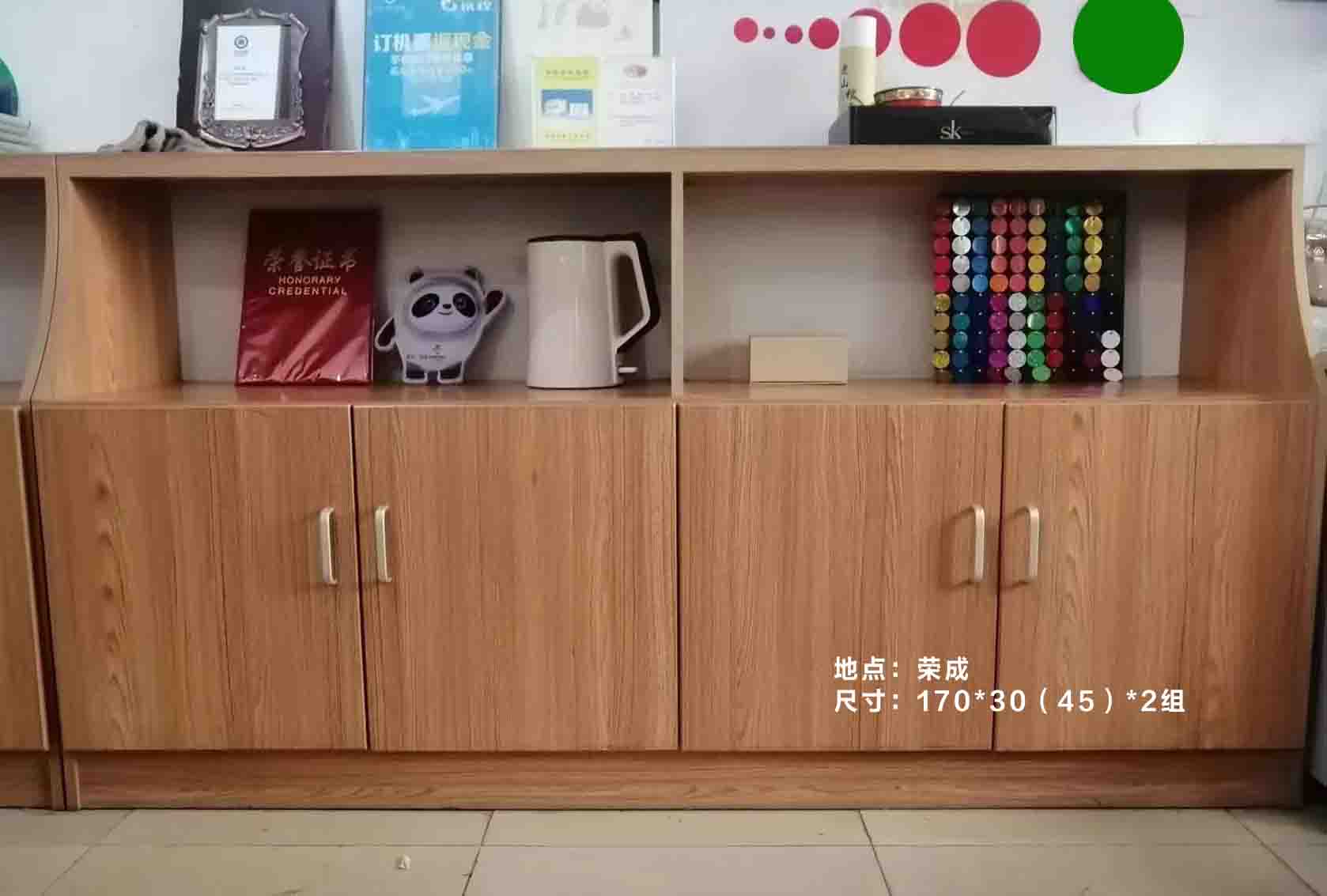 转让：加强钢化玻璃面工作台、边柜、灯箱、推拉门