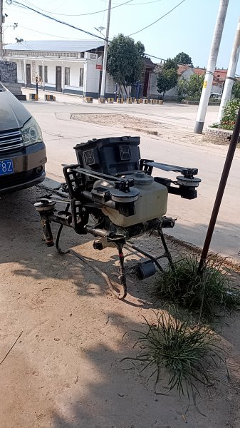 无人机打药，吊运