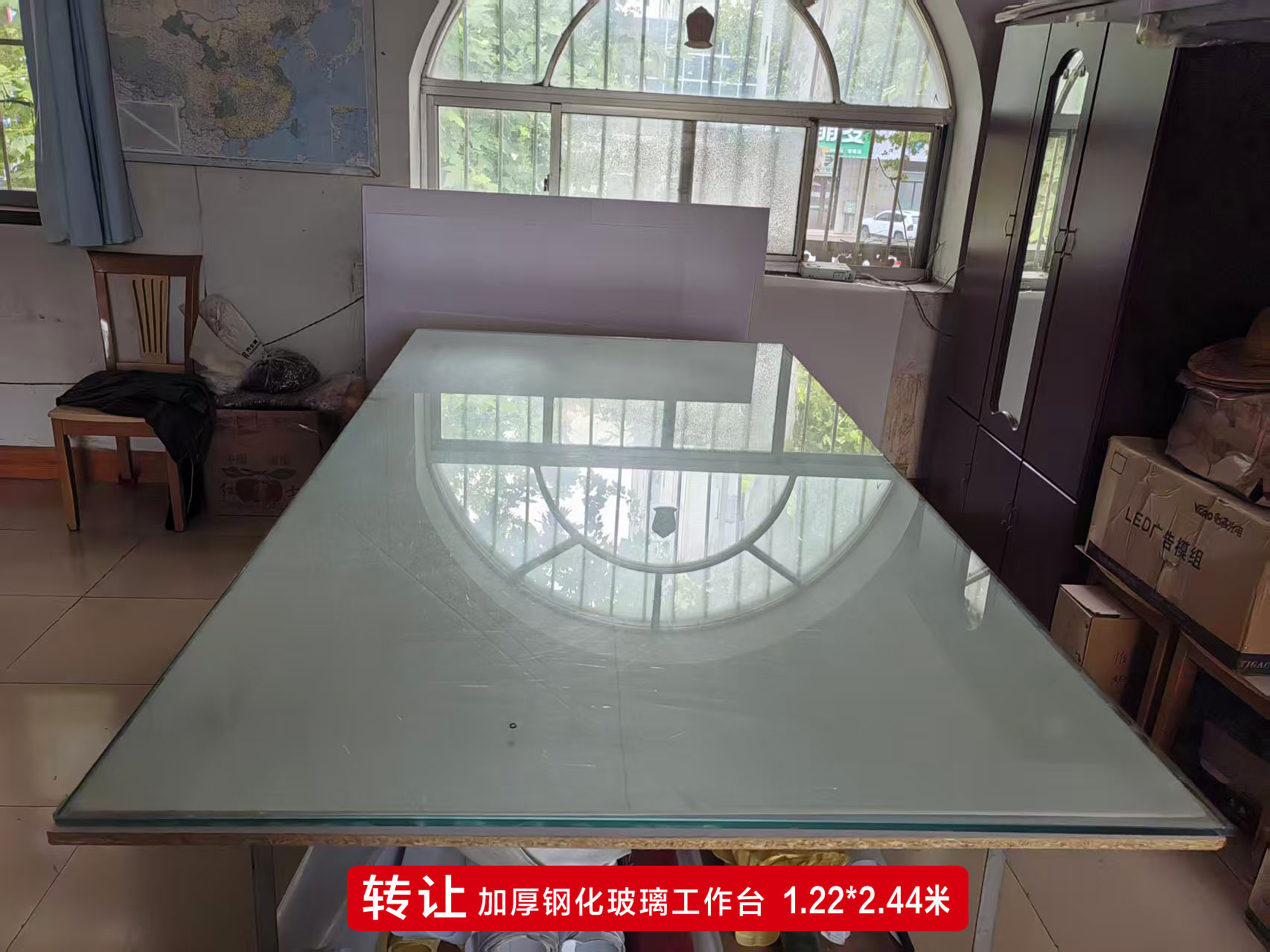 低价转让：钢化玻璃面工作台、发光灯箱