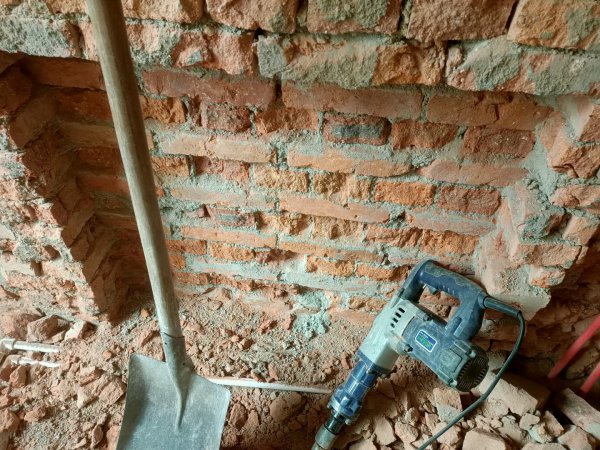 搬家、货运、砸墙、水钻打孔等
